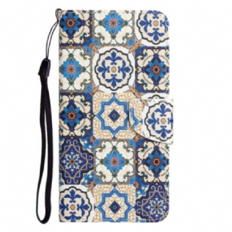 Housse iPhone 15 Patchwork Bleu à Lanière